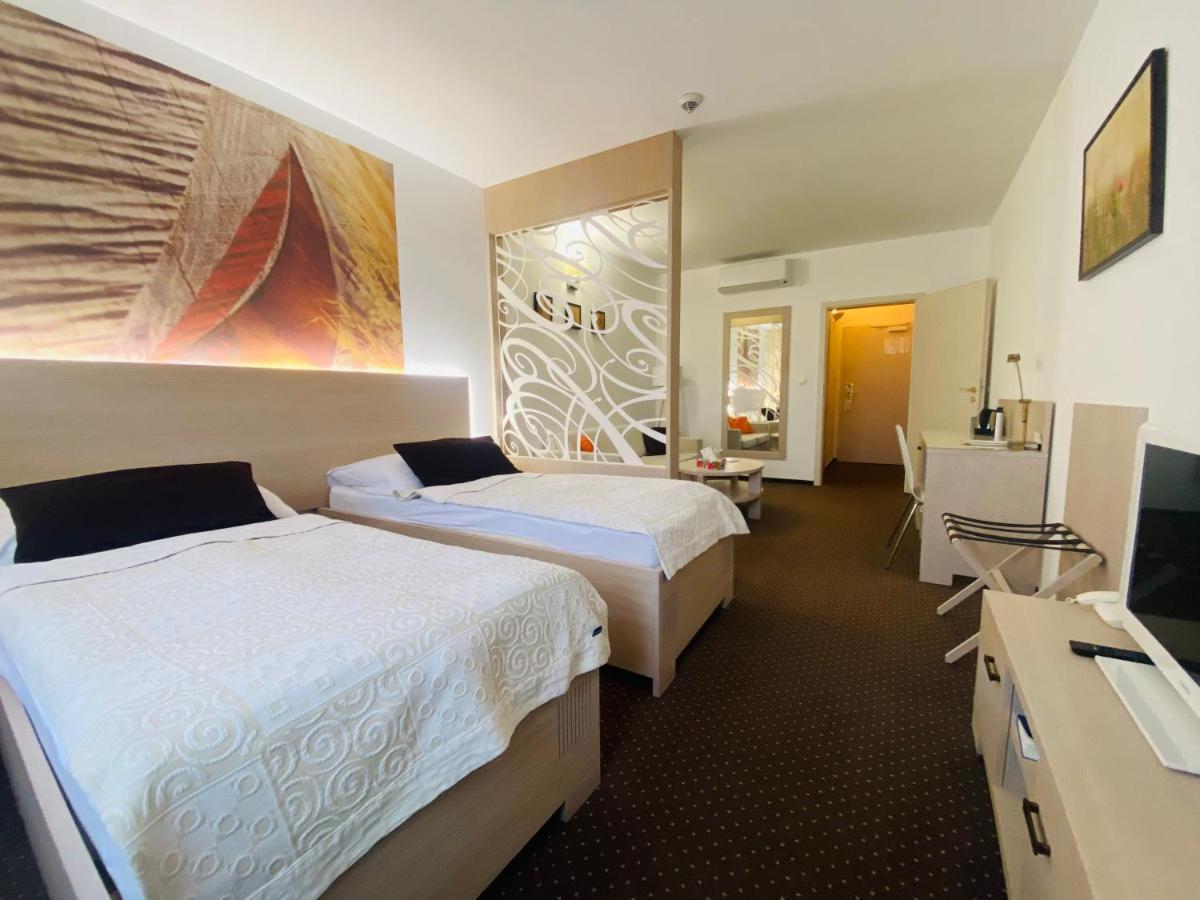 Hotel Slameny Dom & Spa Malá Ida Esterno foto