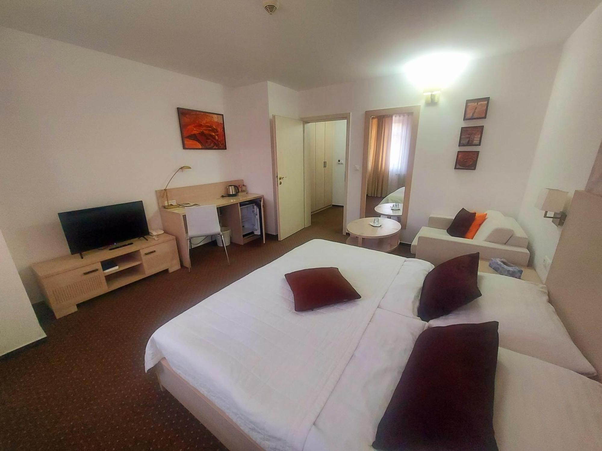 Hotel Slameny Dom & Spa Malá Ida Esterno foto
