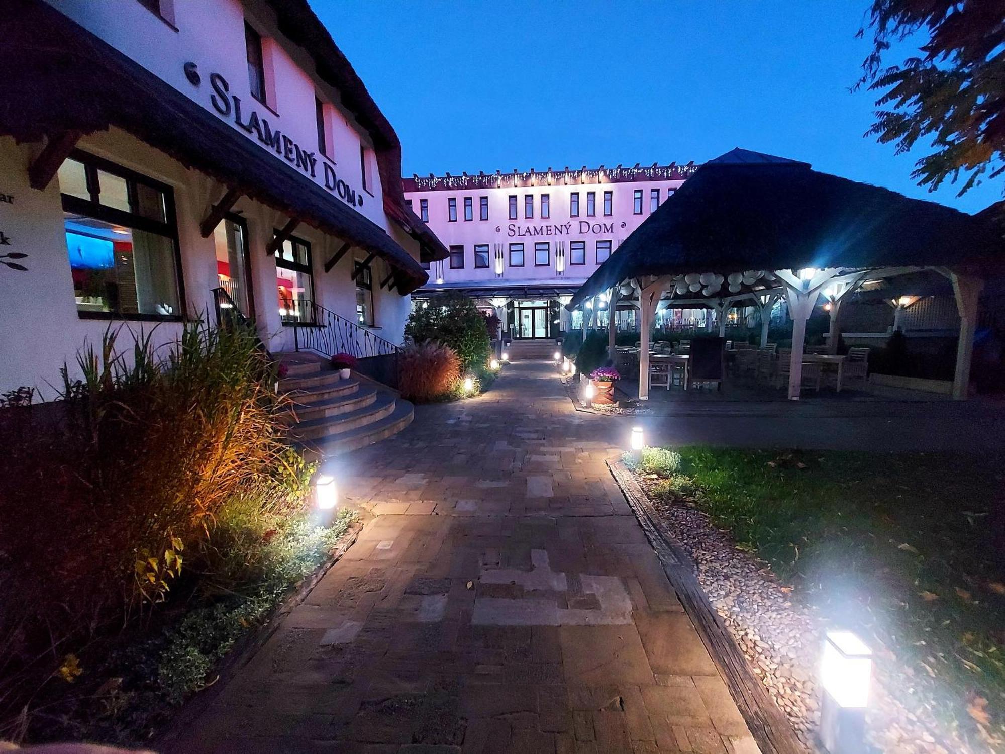 Hotel Slameny Dom & Spa Malá Ida Esterno foto