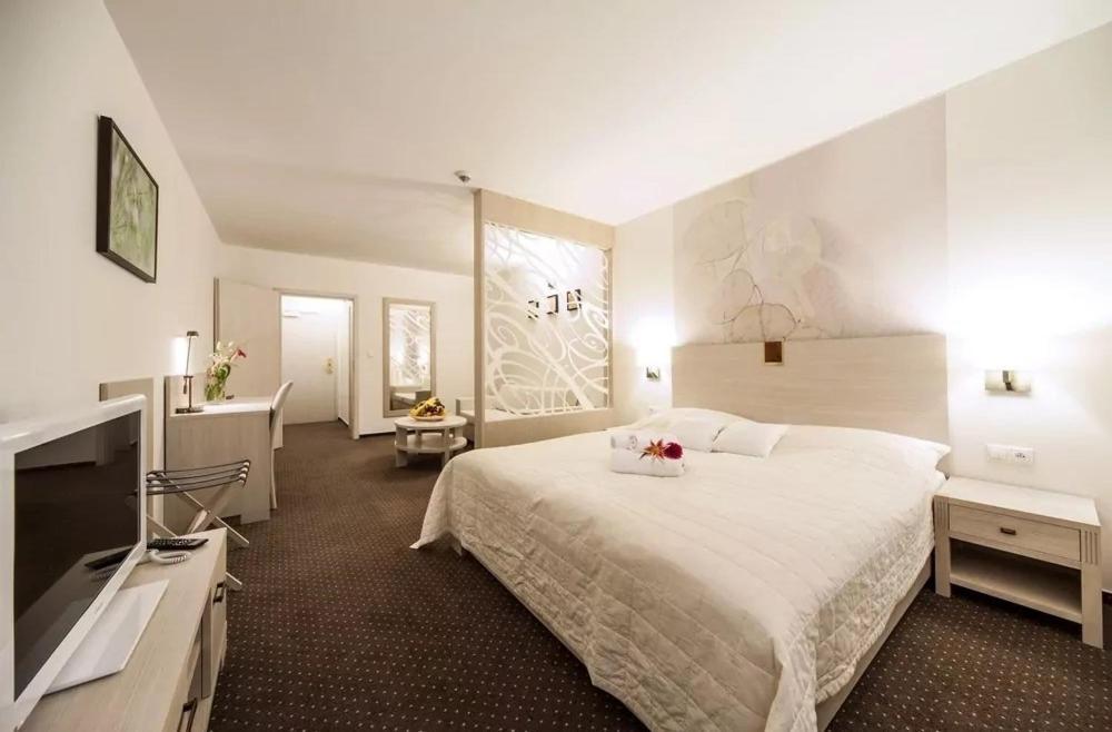 Hotel Slameny Dom & Spa Malá Ida Esterno foto